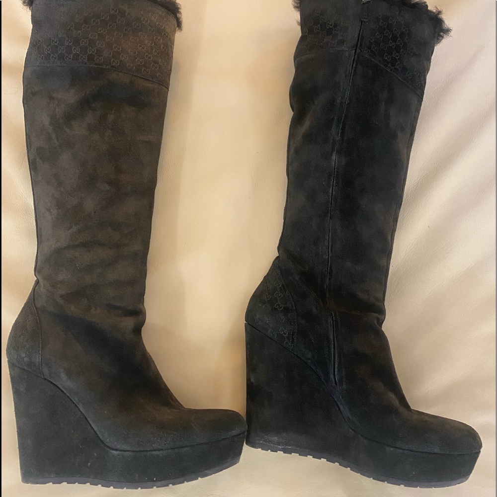 Gucci Black Suede Platform Wedges with Shearling trim. “Courteney”